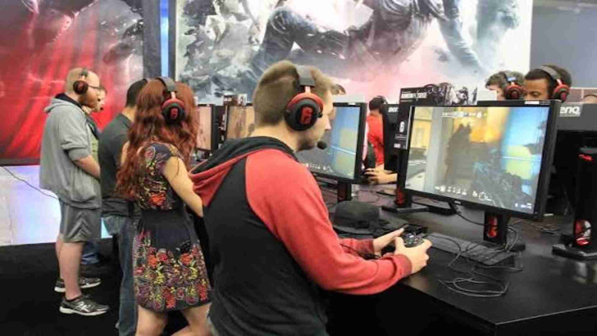 Reward Gaming Platforms with Community Challenges